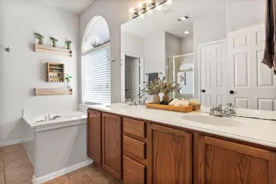 2815 S Serrano, Grand Prairie, TX 75054 - Photo 17