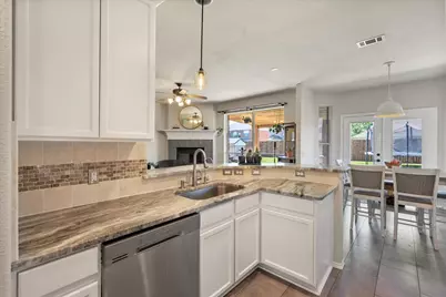 2815 S Serrano, Grand Prairie, TX 75054 - Photo 9