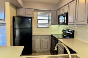 2733 Silver Creek Dr, Arlington, TX 76006 - Photo 5