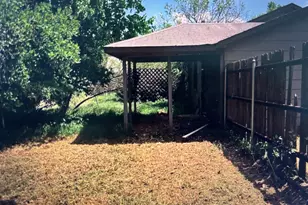 507 Hodge St, Bowie, TX 76230 - Photo 5