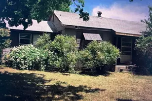 507 Hodge St, Bowie, TX 76230 - Photo 1