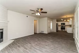 2321 Cromwell Dr, Arlington, TX 76018 - Photo 9