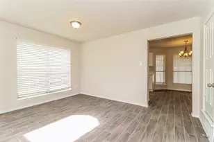 2321 Cromwell Dr, Arlington, TX 76018 - Photo 5