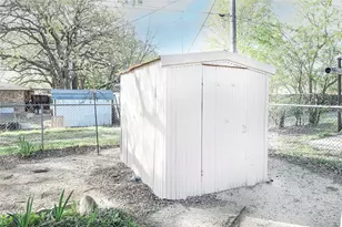 1209 Pebble St, Bowie, TX 76230 - Photo 35