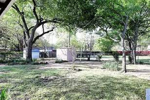 1209 Pebble St, Bowie, TX 76230 - Photo 31