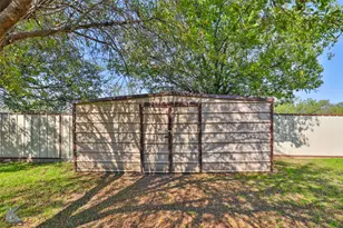 721 Mistletoe St, Breckenridge, TX 76424 - Photo 25