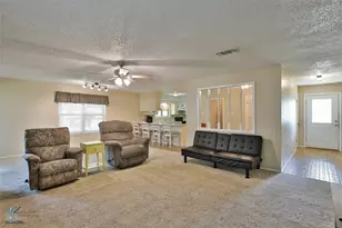 721 Mistletoe St, Breckenridge, TX 76424 - Photo 3