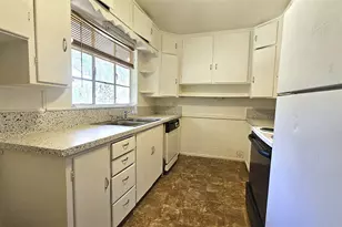 2621 N Locust St, Denton, TX 76209 - Photo 11