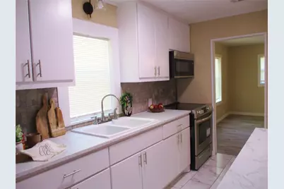 505 W 10th Street, Bonham, TX 75418 - Photo 5