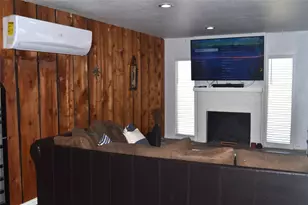 372 Shoreline Dr, Azle, TX 76020 - Photo 3