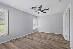 2104 W Lotus Ave, Fort Worth, TX 76111 - Photo 15