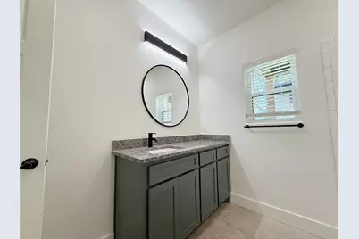 611 W Baker Street, Denison, TX 75020 - Photo 11