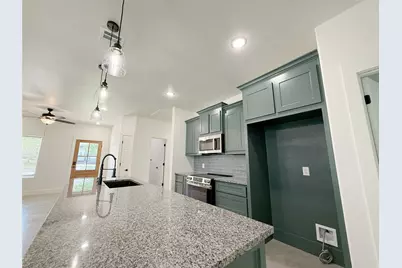 611 W Baker Street, Denison, TX 75020 - Photo 7