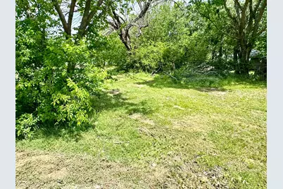 205 W Houston Street, Bowie, TX 76230 - Photo 9