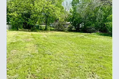 205 W Houston Street, Bowie, TX 76230 - Photo 5