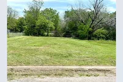 205 W Houston Street, Bowie, TX 76230 - Photo 1