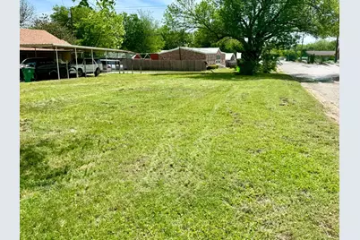 900 N Mason Street, Bowie, TX 76230 - Photo 3