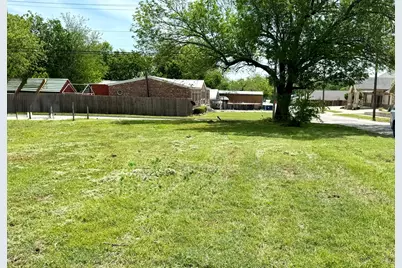 900 N Mason Street, Bowie, TX 76230 - Photo 1