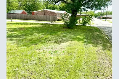 900 N Mason Street, Bowie, TX 76230 - Photo 5