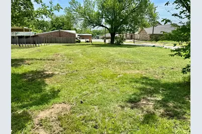 900 N Mason Street, Bowie, TX 76230 - Photo 1
