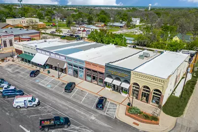 109 S Jefferson Street, Pilot Point, TX 76258 - Photo 9