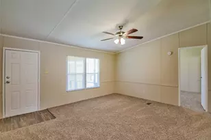 3021 Moon Ct, Granbury, TX 76049 - Photo 5