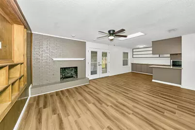 1800 W Queens Court, Arlington, TX 76014 - Photo 1