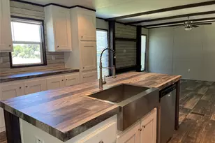 322 E College St, Fairfield, TX 75840 - Photo 9