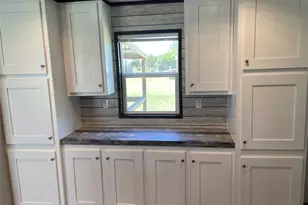 322 E College St, Fairfield, TX 75840 - Photo 11