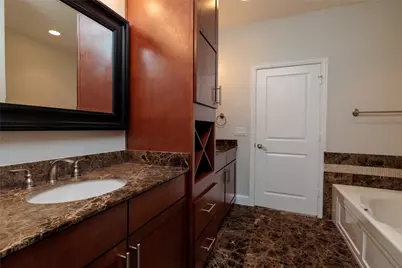 724 Skyline Bluff Court, Fort Worth, TX 76102 - Photo 21