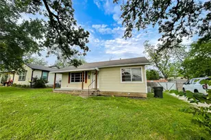 407 Bremond St, Franklin, TX 77856 - Photo 3