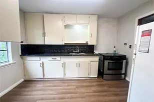 407 Bremond St, Franklin, TX 77856 - Photo 9