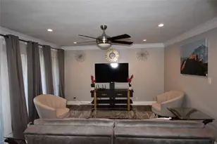 538 E Avenue J, Grand Prairie, TX 75050 - Photo 3