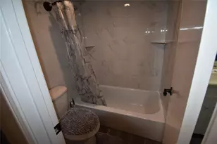 538 E Avenue J, Grand Prairie, TX 75050 - Photo 25