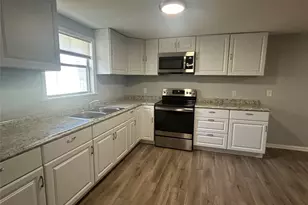 708 Barrow St, Goldthwaite, TX 76844 - Photo 3