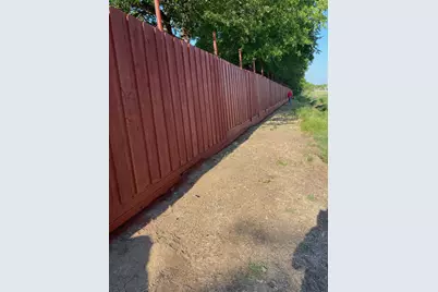 825 S Hughes Avenue, Fort Worth, TX 76103 - Photo 7