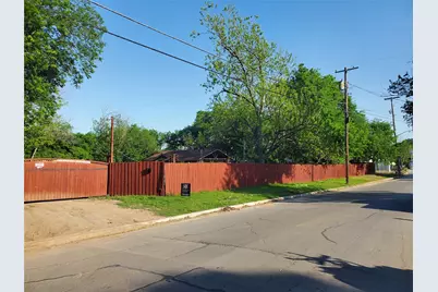 825 S Hughes Avenue, Fort Worth, TX 76103 - Photo 5