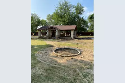 825 S Hughes Avenue, Fort Worth, TX 76103 - Photo 1