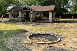 825 S Hughes Ave, Fort Worth, TX 76103 - Photo 1