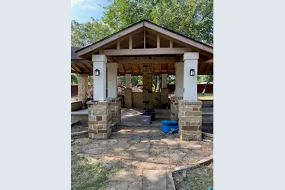 825 S Hughes Avenue, Fort Worth, TX 76103 - Photo 3