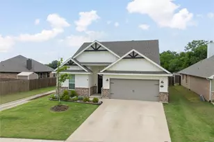 300 Bronco Dr, Pilot Point, TX 76258 - Photo 3
