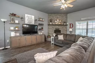 400 E Hinton St, Tioga, TX 76271 - Photo 5