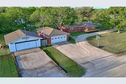 522 Montague Street, Nocona, TX 76255 - Photo 15