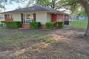 522 Montague St, Nocona, TX 76255 - Photo 13