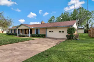 319 Allen Dr, Justin, TX 76247 - Photo 3