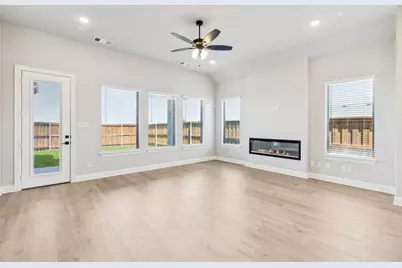 9801 Dahlia Boulevard, Mesquite, TX 75126 - Photo 7