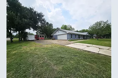 220 N Calhoun Street, Groesbeck, TX 76642 - Photo 3