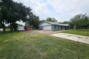 220 N Calhoun St, Groesbeck, TX 76642 - Photo 3