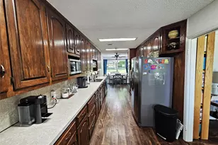 220 N Calhoun St, Groesbeck, TX 76642 - Photo 5