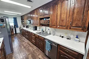 220 N Calhoun St, Groesbeck, TX 76642 - Photo 7